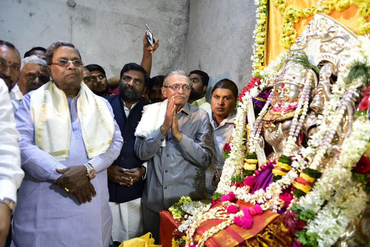 Chief Minister Siddaramaiah offered prayers at the Durgambika temple in Davangere on Tuesday. dh photo