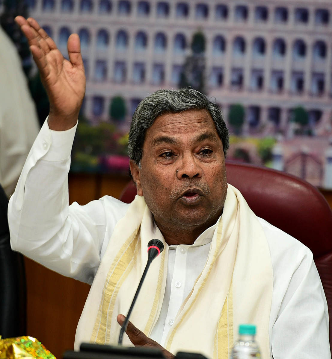 Chief Minister Siddaramaiah addresses a press conference at his home office 'Krishna' in Bengaluru on Monday. DH Photo.