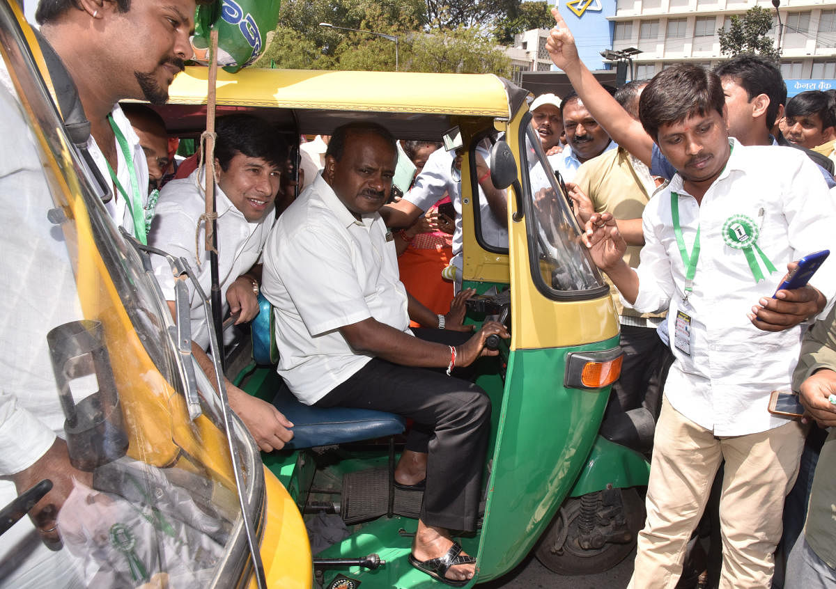 H D Kumaraswamy, JD(S) state President seen in auto, He is came for interaction with Auto, Car and Lorry owners and Drivers at Town Hall in Bengaluru on Wednesday. Photo by S K Dinesh