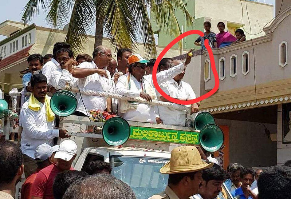 The BJP on Wednesday attacked Karnataka Chief Minister Siddaramaiah with a Twitter picture of the CM campaigning for the Karnataka elections with a lemon in his hand. Picture courtesy @BJP4Karnataka