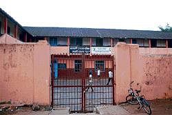 Double Standard: Political leaders from Maharashtra should cast a glance at this Marathi-medium school in Belgaum (Karnataka) and compare it to facilities accorded by the Maharashtra government to Kannada linguistic minorities in their State. DH Photo