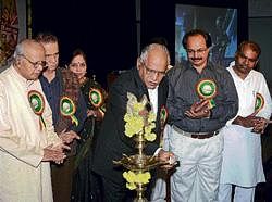 Chief Minister B S Yeddyurappa lights the lamp to mark the inauguration of Akka conference held in New Jersey, US. G S Shivarudrappa, Shimoga Subbanna, Chandrika Gururaj and Nagatihalli Chandrashekhar are seen. dh Photo