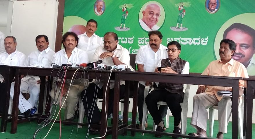 Addressing the media at the JD(S) party office, Kumaraswamy said that both the Congress and the JD(S) were confident of winning all five constituencies going to polls on November 3. DH Photo