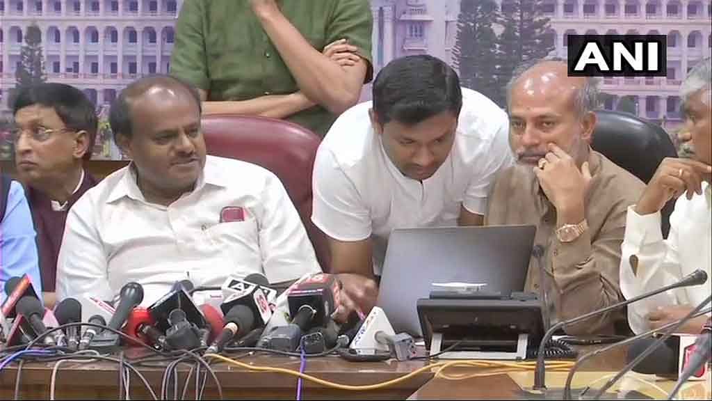 Karnataka CM HD Kumaraswamy releases an audio clip of a conversation allegedly between BJP State Chief BS Yeddyurappa and JDS MLA Naganagowda Kandkur's son Sharana where Yeddyurappa made an offer Rs 25 lakh and ministerial post for his father