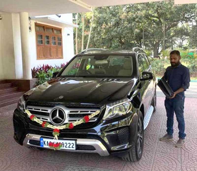 The Mercedes-Benz car said to have been gifted by MLA Byrathi Suresh to former chief minister Siddaramaiah.