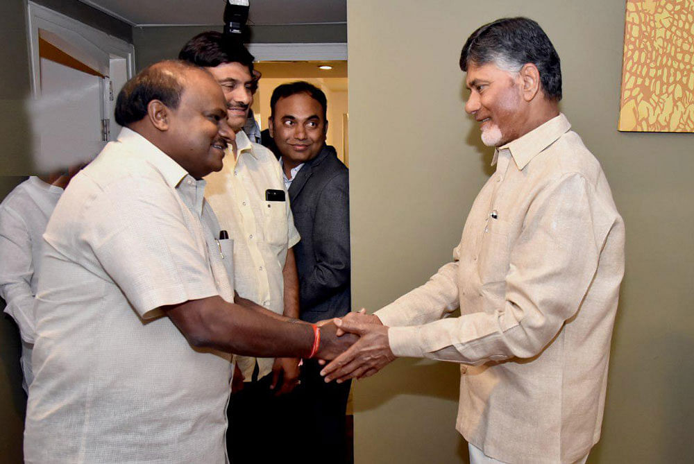 In a brief meeting, both of them discussed the necessity of unity among all regional parties, especially in South India. (DH Photo)
