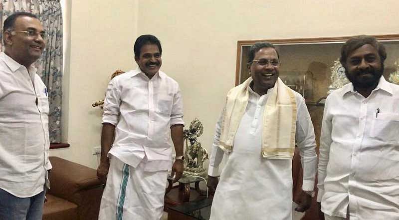 Congress leaders including AICC General Secretary and Karnataka in charge, K C Venugopal, KPCC president Dinesh Gundu Rao, party's working president Eshwar Khandre and Deputy Chief Minister G Parameshwara met Siddaramaiah at his official residence Cauvery, to take stock of the Belagavi impasse. (DH Photo)