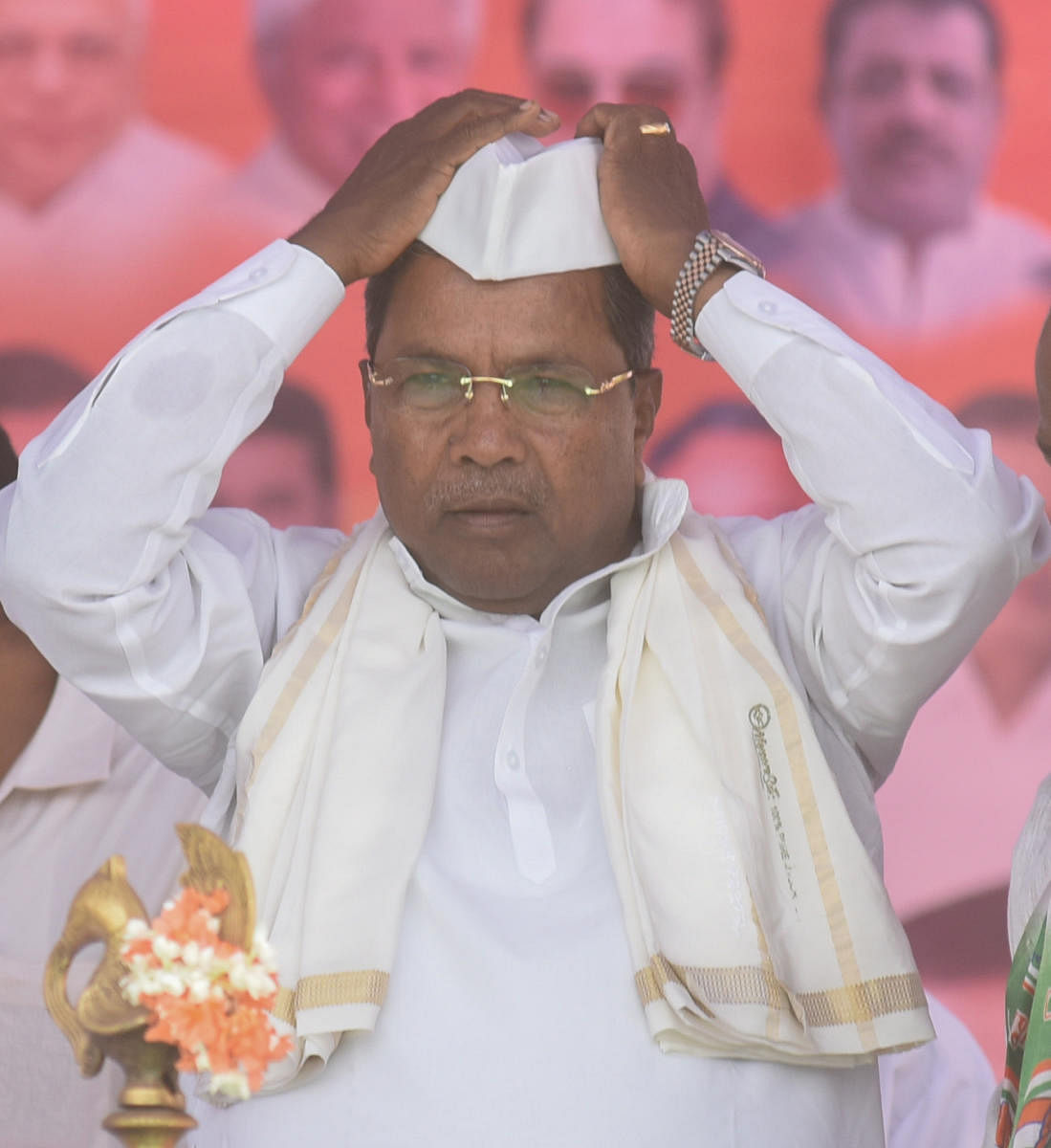 CM Siddaramaiah in Davanagere on Friday. DH Photo by Anup R. Thippeswamy.