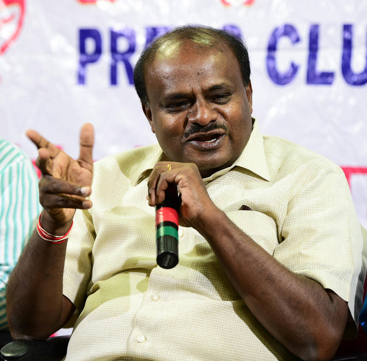 Chief Minister H D Kumaraswamy speaks at an intercation with journalists in Bengaluru on Tuesday. DH Photo.