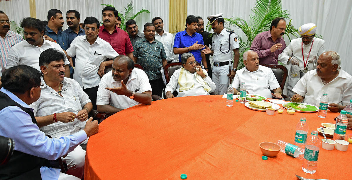 Deputy Chief Minister G Parameshwara, Water Resources Minister D K Shivakumar, former chief ministers Siddaramaiah and B S Yeddyurapa and Speaker K R Ramesh Kumar at the lunch hosted by Chief Minister H D Kumarswamy at the Banquet Hall of the Vidhana Soud