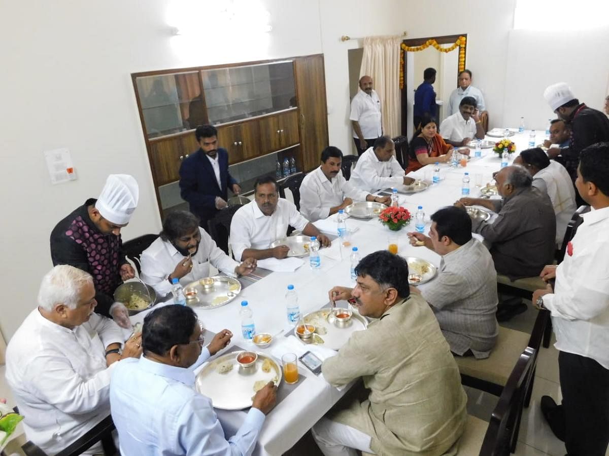 Congress ministers meet at Water Resource Minister D K Shivakumar's house in Bengaluru on Thursday. DH photo.