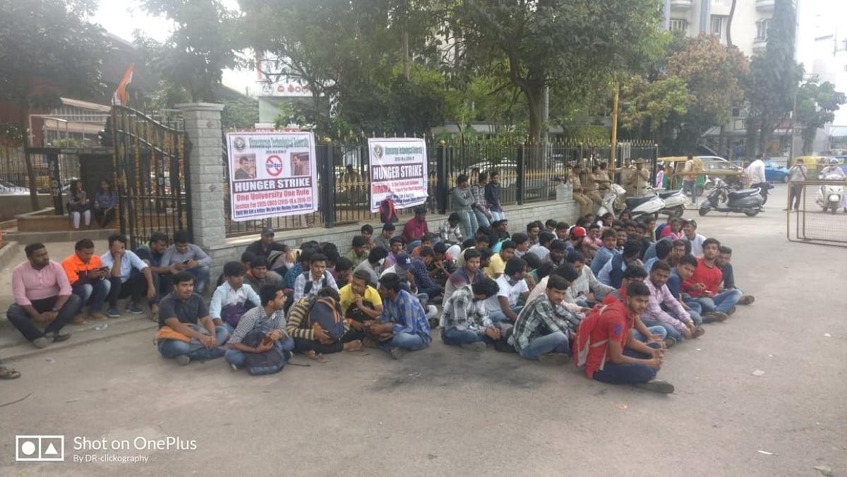 Students of VTU protesting in front of the Gandhi statue, Maurya Circle. DH photo