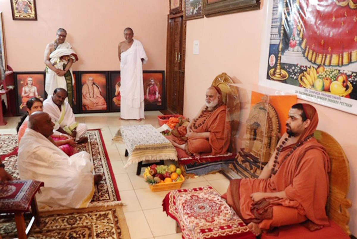 JD(S) supremo H D Devegowda and his family calls on the seers at Sringeri Sharada mutt on Thursday.