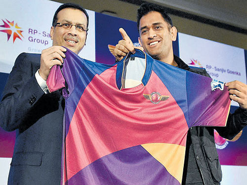 NEWPASTURESMSDhoni (right) and Sanjiv Goenka,owner of Rising Punegiants, launch team's jersey on Monday. PT