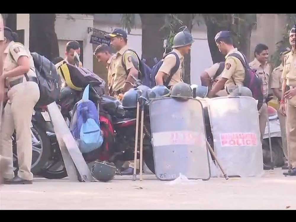 The vehicular movement was also hit at the Chembur Naka, police said, appealing people not to panic. Image Courtesy: ANI/Twitter