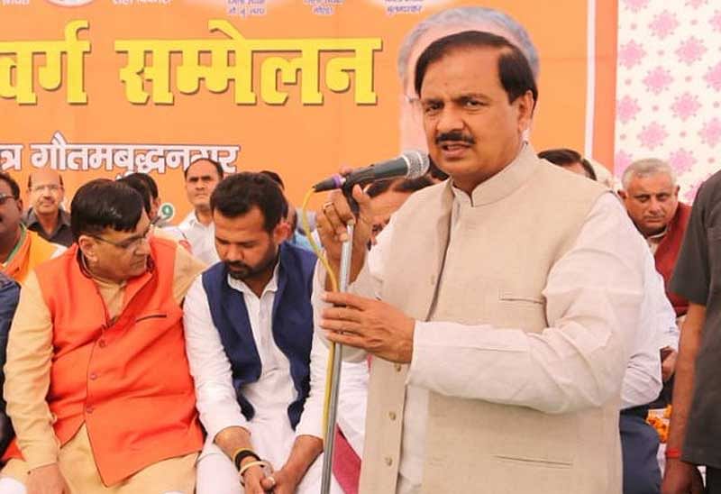 A day after his statement on MPs duty to fulfil citizen's wishes, Union Minister of State for Culture Mahesh Sharma launched a new tirade at Opposition leaders in Sikandarabad in Uttar Pradesh's Bulandshahr district. During a political rally, he asked the crowd "who will watch Mamata's Kathak and listen to Karnataka Chief Minister Kumaraswamy's song here?"