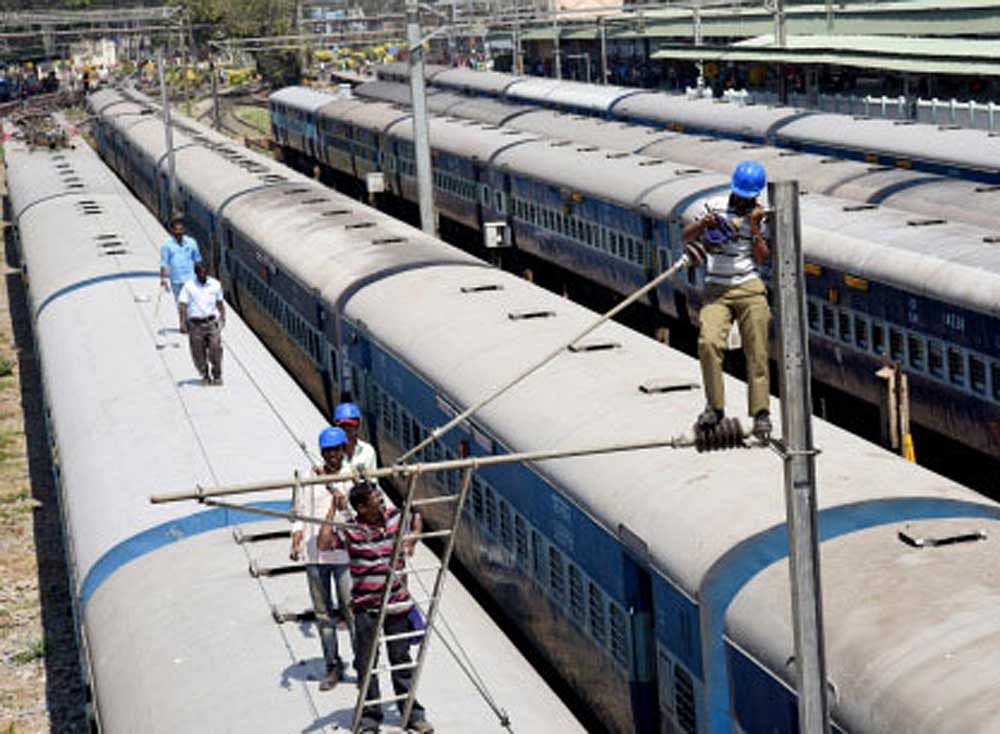 The national transporter has identified 150 major junctions in its networks across the country where each train takes waiting time of around 10 minutes to 30 minutes before getting a signal to enter the station. DH file photo