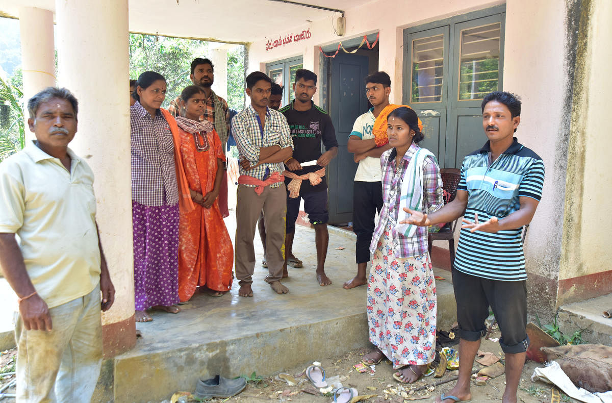 Residents of Malekudiya Colony of Banjarumale have refused to budge from their decision to boycott the Lok Sabha elections.