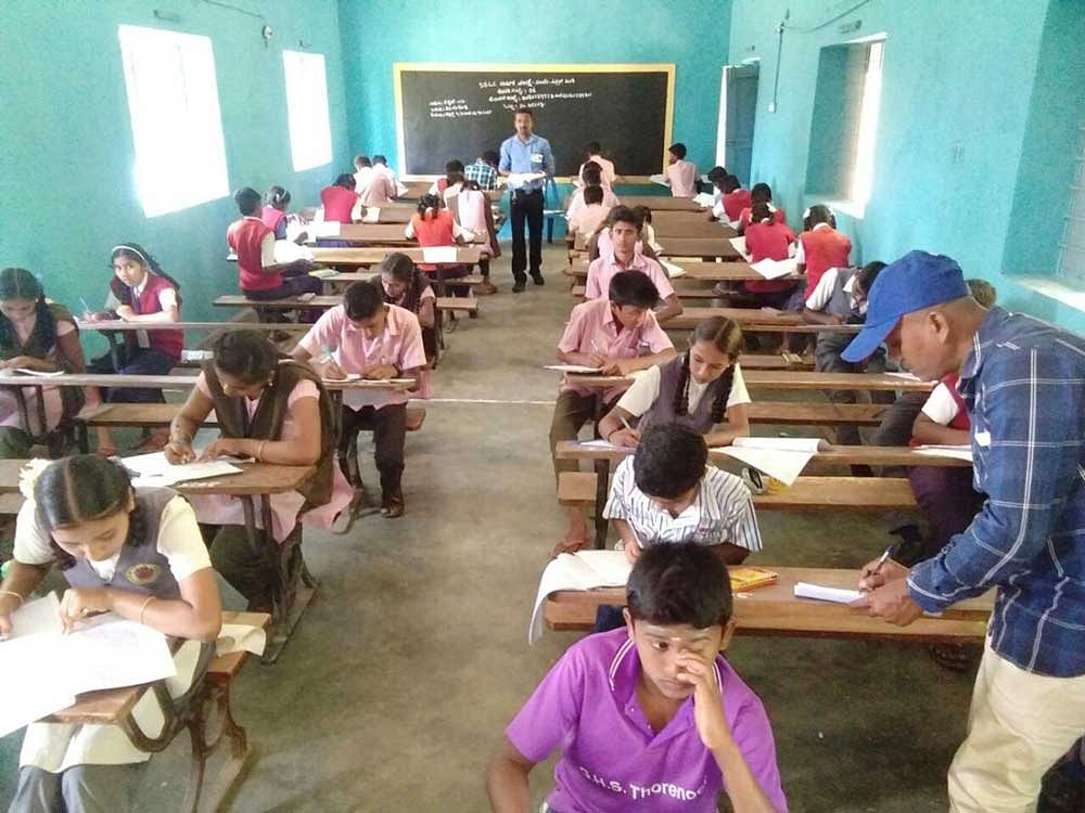 On Day One, students will take their first language paper. The examinations will be held  between 9.30 am and 12.30 pm. Over 8.41 lakh students are appearing for this year's SSLC exams. (DH File Photo)