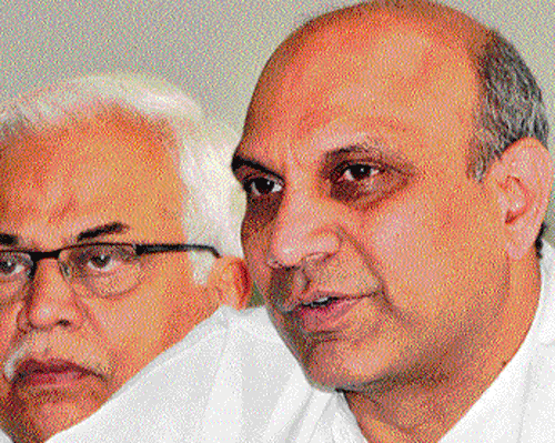 Union Minister Pallam Raju and Higher Education  Minister R V Deshpande in Bangalore on Saturday.  DH Photo