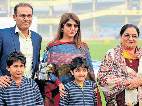 SPECIALMOMENTVirender Sehwag with his wife Aarti,mother Krishna and sons Aryaveer and Vedant during his felicitation function in NewDelhi on Thursday. AFP