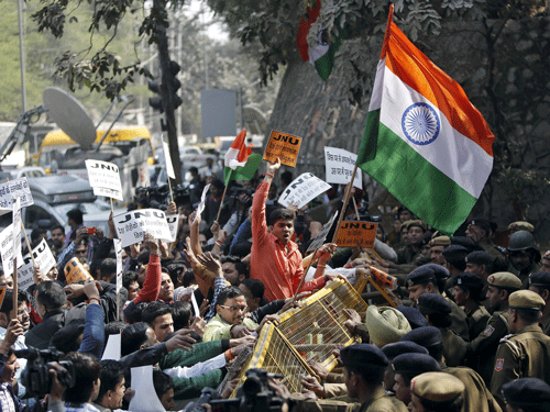 Activists from various Hindu right-wing groups shout slogans as they try to cross a police barricade during a protest against the students of JNU outside the university campus in New Delhi. Reuters Photo.