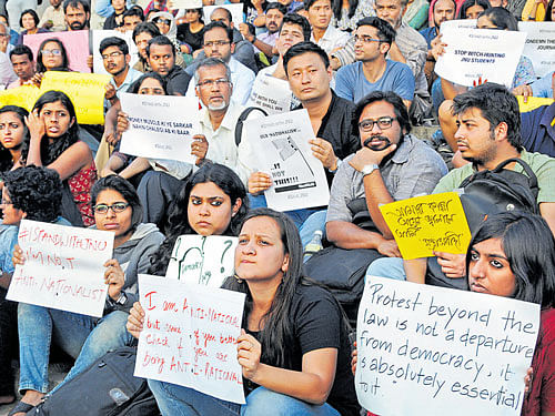 Intellectuals, students and activists at a protest against arrest of JNU Students' Union leader Kanhaiya Kumar, in front of Town Hall in Bengaluru on Thursday. DH Photo/ S K Dinesh