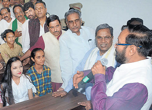 Union Human Resources Development Minister Prakash Javadekar interacts with the first batch students of the Indian Institute of Technology, Dharwad before the formal inauguration of the IIT in Dharwad on Sunday. Chief Minister Siddaramaiah, MLC Basavaraj Horatti, MP Pralhad Joshi are seen. DH Photo