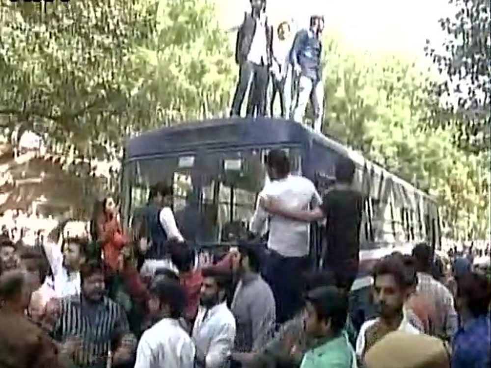 Clash between AISA and ABVP students over cancellation of JNU student Umar Khalid's talk at Ramjas College.. ANI