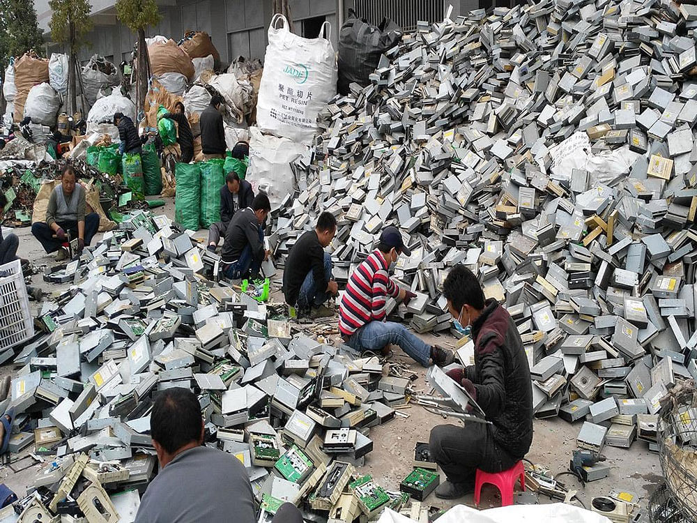 China is trying to promote recycling of electronic waste to improve its environment, cut costs and ease its dependence on foreign resource imports.