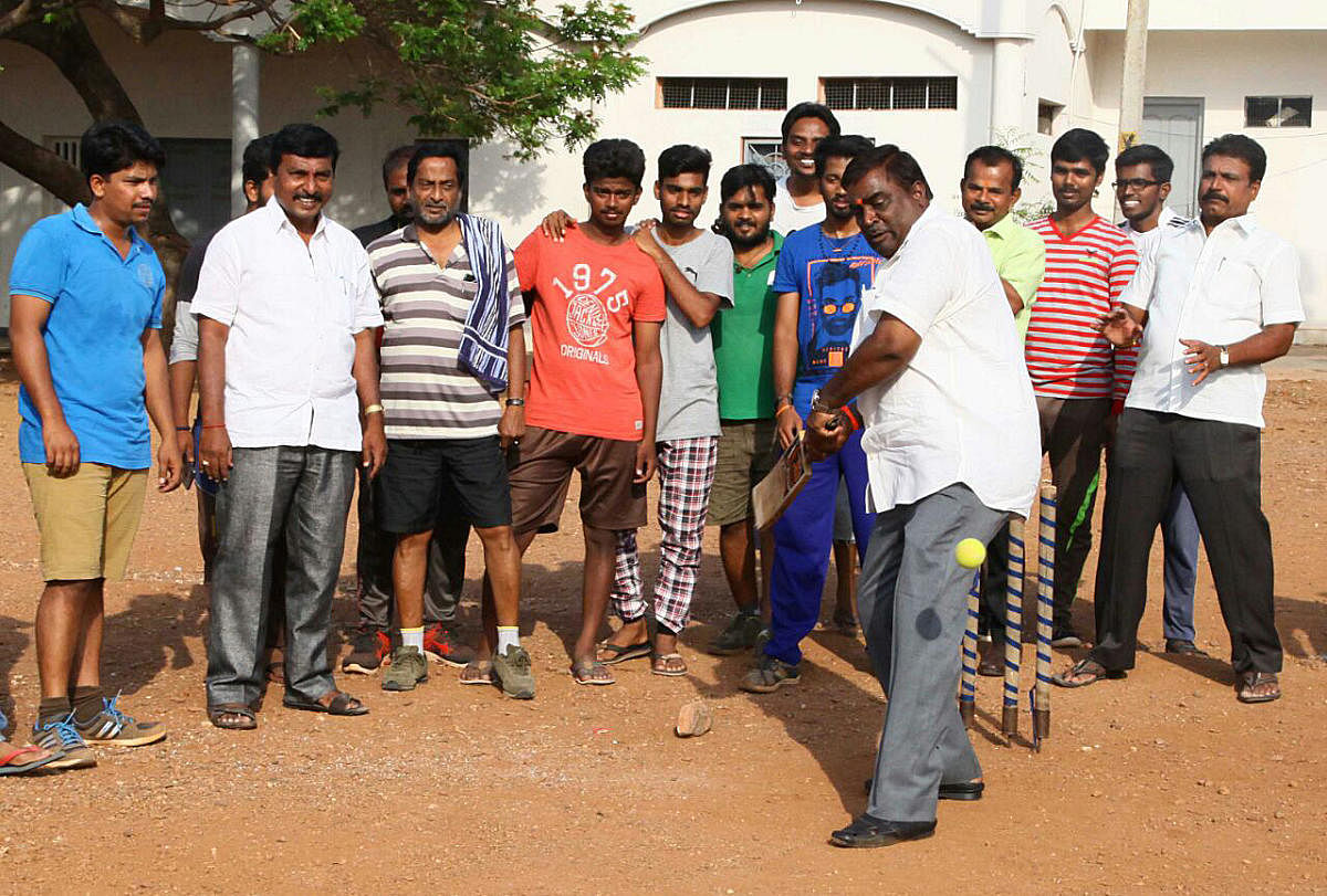 BJP ballry candidate Somnashekara Reddy playing cricket with youths during his campaigning at Ballary city on Sunday.