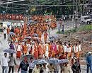 Procession: Activists of Sri Ram Sene and Bajrang Dal taking out a procession at Bababudangiri in Chikmagalur on Friday. DH photo