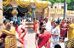Thousands of devotees visited the Kolaramma temple for the Kolaramma Jayanti on Wednesday. (
