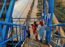 The height of the skywalk on Tumkur-Bangalore Road  dissuades pedestrains from using it. DH Photo