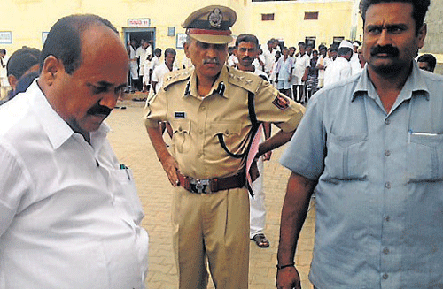 Inmates at Central Prisons Mysore gather, as member of National Commission for Scheduled Castes (NCSC)&#8200;M&#8200;Shivanna pays an inspection visit recently. Chief Superintendent of Prisons P&#8200;N&#8200;Jayasimha is seen.