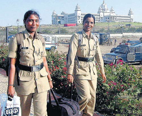 job well done: Police personnel leave Suvarna Vidhana Soudha as winter session of the State legislature ended in Belgaum on Friday. KPN