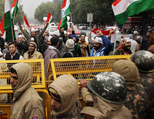 Police today cane-charged Aam Aadmi Party (AAP) supporters as they turned violent and broke barricades to enter the area where Chief Arvind Kejriwal is protesting against the Delhi Police. PTI