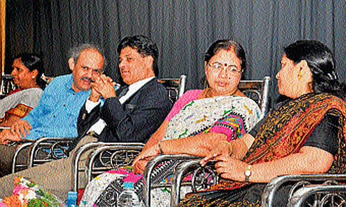 B K Tulasimala, DoS in Economics and Cooperation, UoM, BS Biradar, Associate Professor and Chairman, DoS in Statistics, UoM, Vice Chancellor, UoM K S Rangappa, D S Leelavathi, chairperson, DoS in Economics and Coperation and D Helen Premakumari , Deputy Director, Directorate of Census Operations are seen during the one day workshop on Census of India 2011-Census Data Dissemination, here in Mysore, on Thursday. dh photo