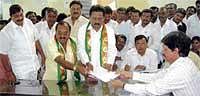 Y Surendra Gowda submitting papers as BJP candidate for Council elections in Kolar on Tuesday. DH Photo