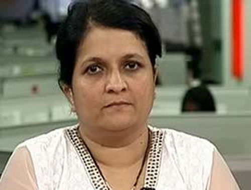 The Aam Aadmi Party's high-profile and media savvy candidate Anjali Damania is fast getting into hot waters, with several secular farmland activists in Nagpur demanding that she come clean on allegations that several multi-crore projects partly owned by her have failed to file annual reports. Tv Grab.