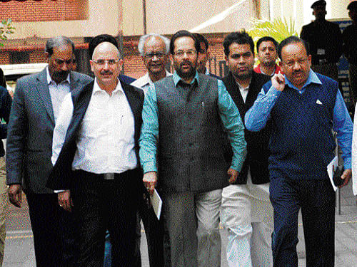 Delhi BJP President Harsh Vardhan and other party  leaders after submitting the memorandum on Thursday. DH Photo