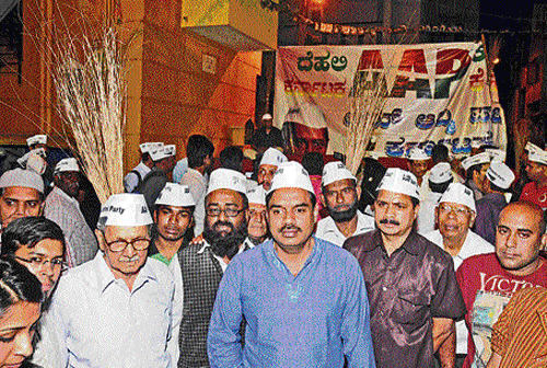 doing my bit Aam Aadmi Party Bangalore Central candidate V Balakrishnan participates in a ward-residents meeting at Ashoknagar in the City on Friday. DH PHOTO