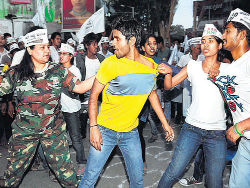 AAP supporters perform a flash dance during the election campaign in the City on Sunday. DH Photo