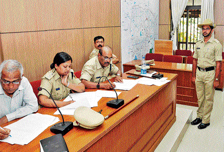 A panel of senior police officers conducts counselling for transfer of constables in Mysore on Sunday. DH PHOTO