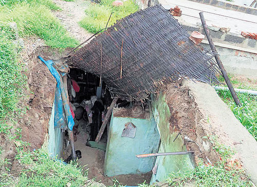 The roof of a house that collapsed at Kurugodu in Bellary taluk, killing  a woman and her daughter. DH Photo
