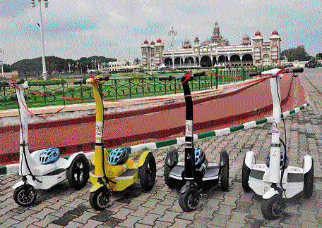 The electric scooters that will be available for tourists at the Mysore Palace and the zoo during Dasara. DH Photo