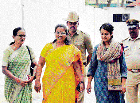 helping hands: The Director General of Administrative Training Institute&#8200;Rashmi V&#8200;Mahesh with the Chairperson of&#8200;the Karnataka State Women's&#8200;Commission Manjula Manasa in Mysore on Sunday. DH&#8200;Photo
