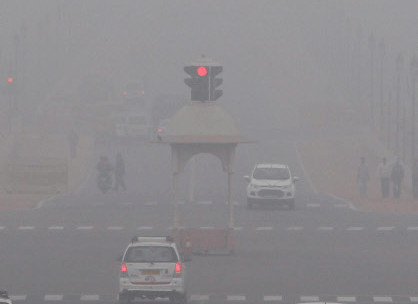 The national capital experienced a chilly Friday with the maximum temperature four notches below the seaon's average at 17 degrees Celsius while a foggy morning affected movement of over 60 trains. Similar weather is likely Saturday, the Met Office said. PTI photo