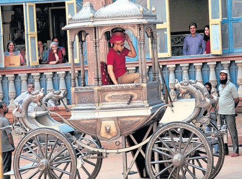 Yaduveer Gopal Raj Urs adjusts his traditional headgear while rehearsing on the silver chariot at the courtyard of Kalyana Mantapa inMysore Palace on Sunday. Yaduveer's father Swarup Anand Gopal Raj Urs (bespectacled), Pramoda DeviWadiyar, his grandaunt Kamakshi Devi (sister of royal scion late Srikantadatta NarasimharajaWadiyar) are seen. DH PHOTO/IRSHAD MAHAMMAD