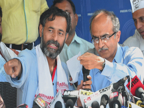 Yogendra Yadav and Prashant Bhushan. DH file photo